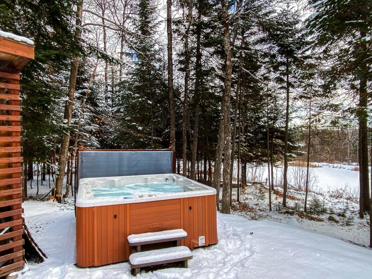 Les Chalets Tourisma - Chalet Dans Les Bois Avec Lac Prive - Le Colibri Saint-Raymond Buitenkant foto