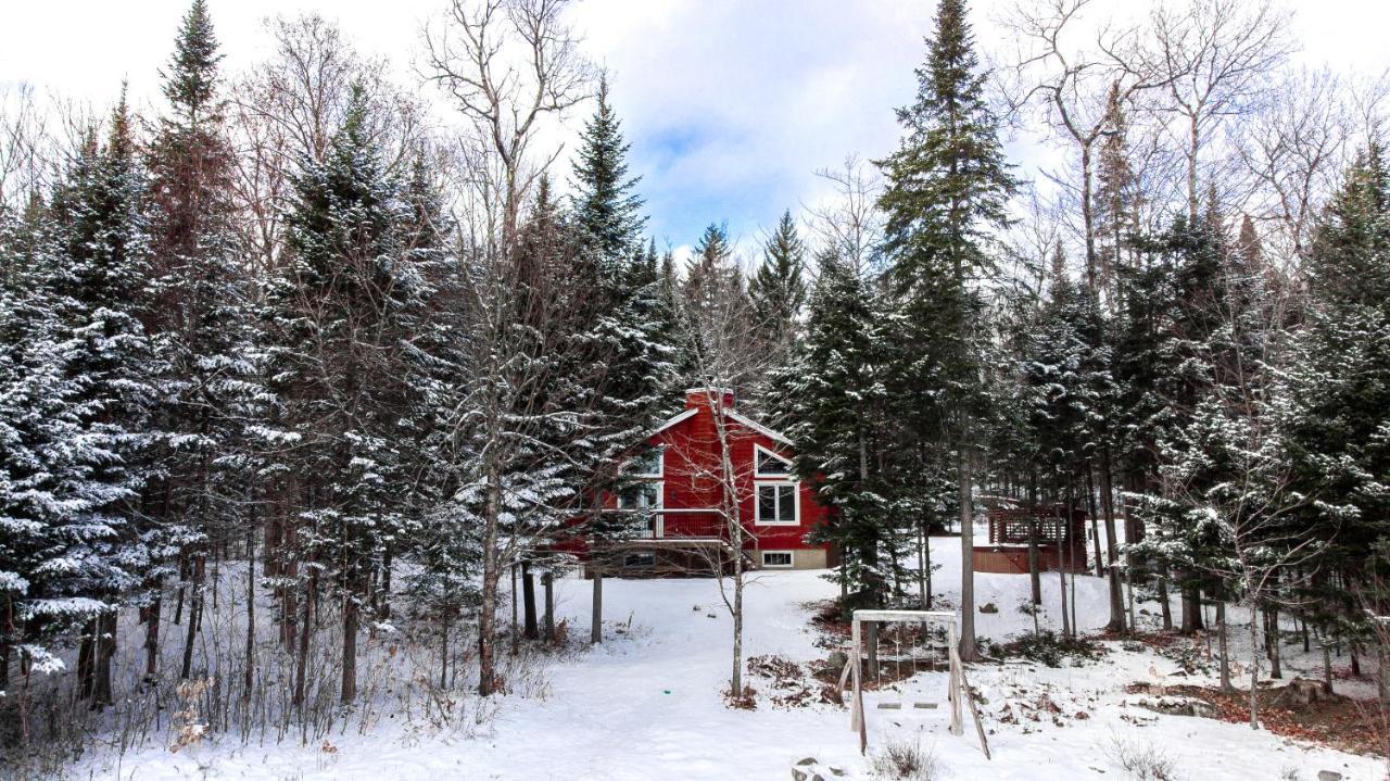 Les Chalets Tourisma - Chalet Dans Les Bois Avec Lac Prive - Le Colibri Saint-Raymond Buitenkant foto